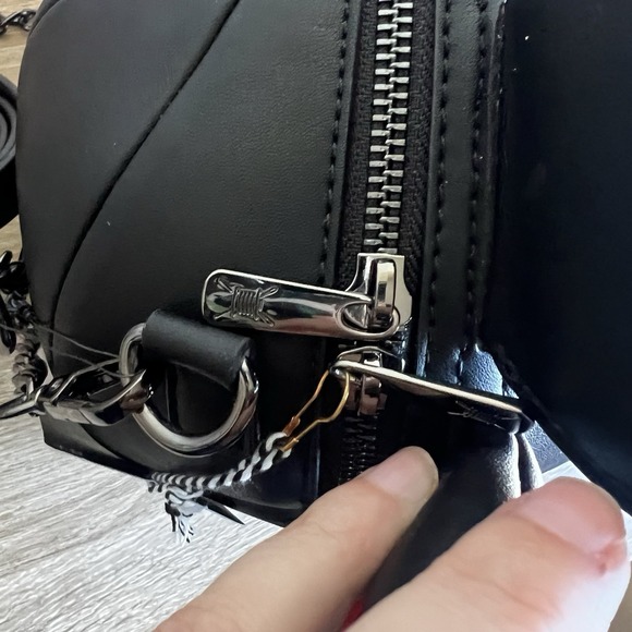 Disney Mickey Mouse Glow-in-the-Dark Spider Crossbody Loungefly‎ Stitch Shoppe - Picture 7 of 12